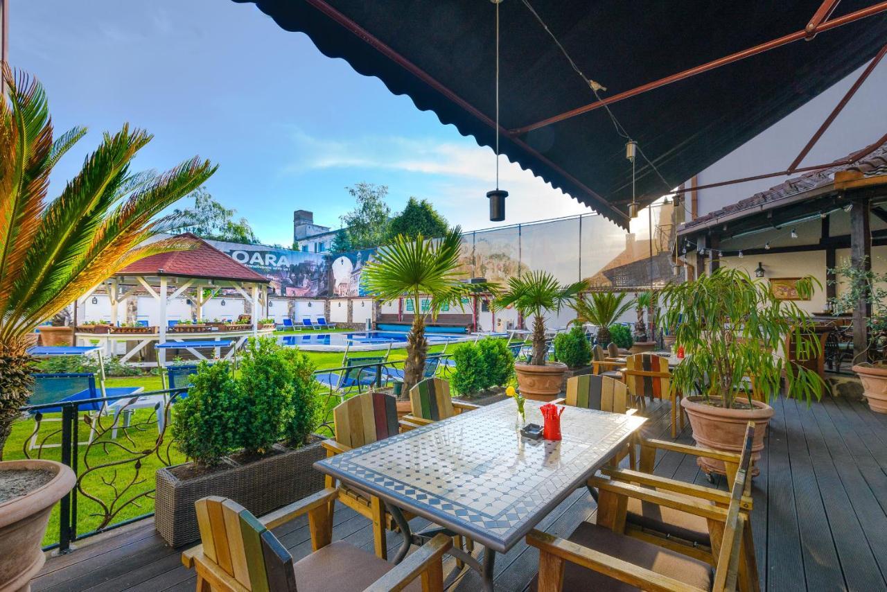 Hotel Korona ซิวิโชอารา ภายนอก รูปภาพ
