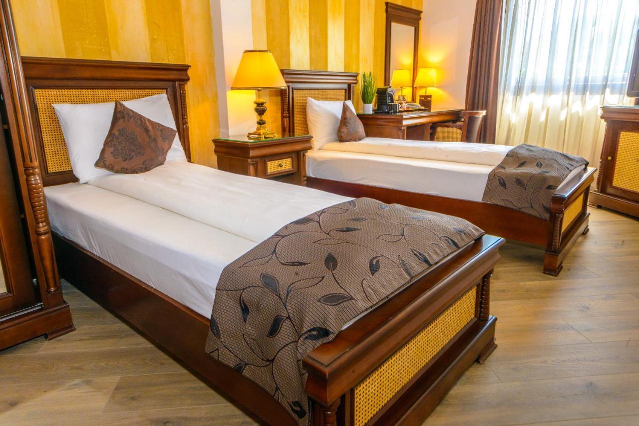 Hotel Korona ซิวิโชอารา ภายนอก รูปภาพ