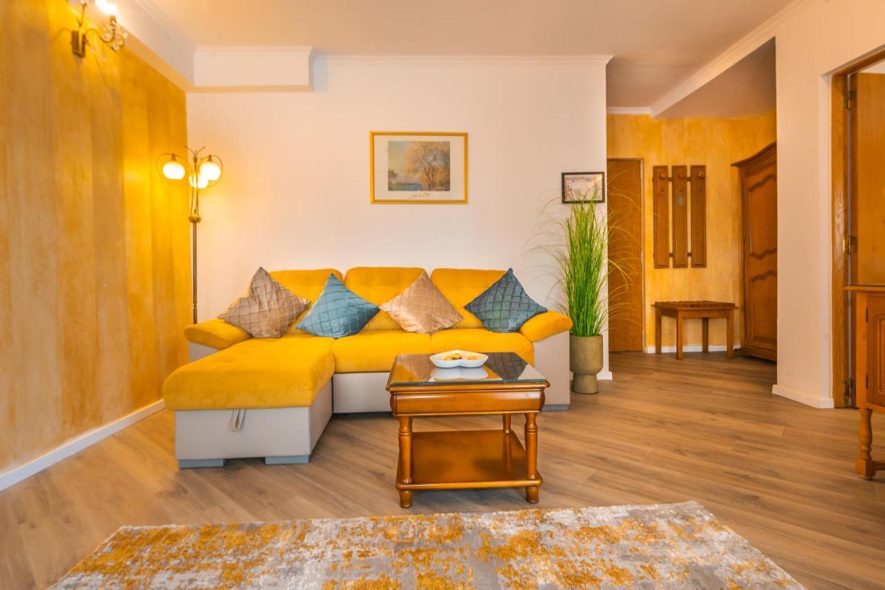 Hotel Korona ซิวิโชอารา ภายนอก รูปภาพ