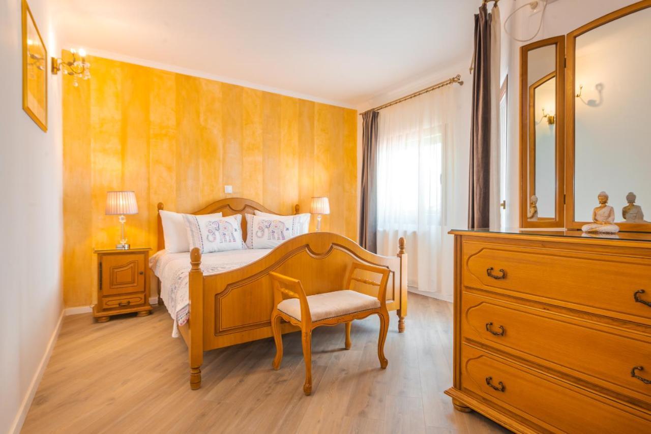 Hotel Korona ซิวิโชอารา ภายนอก รูปภาพ