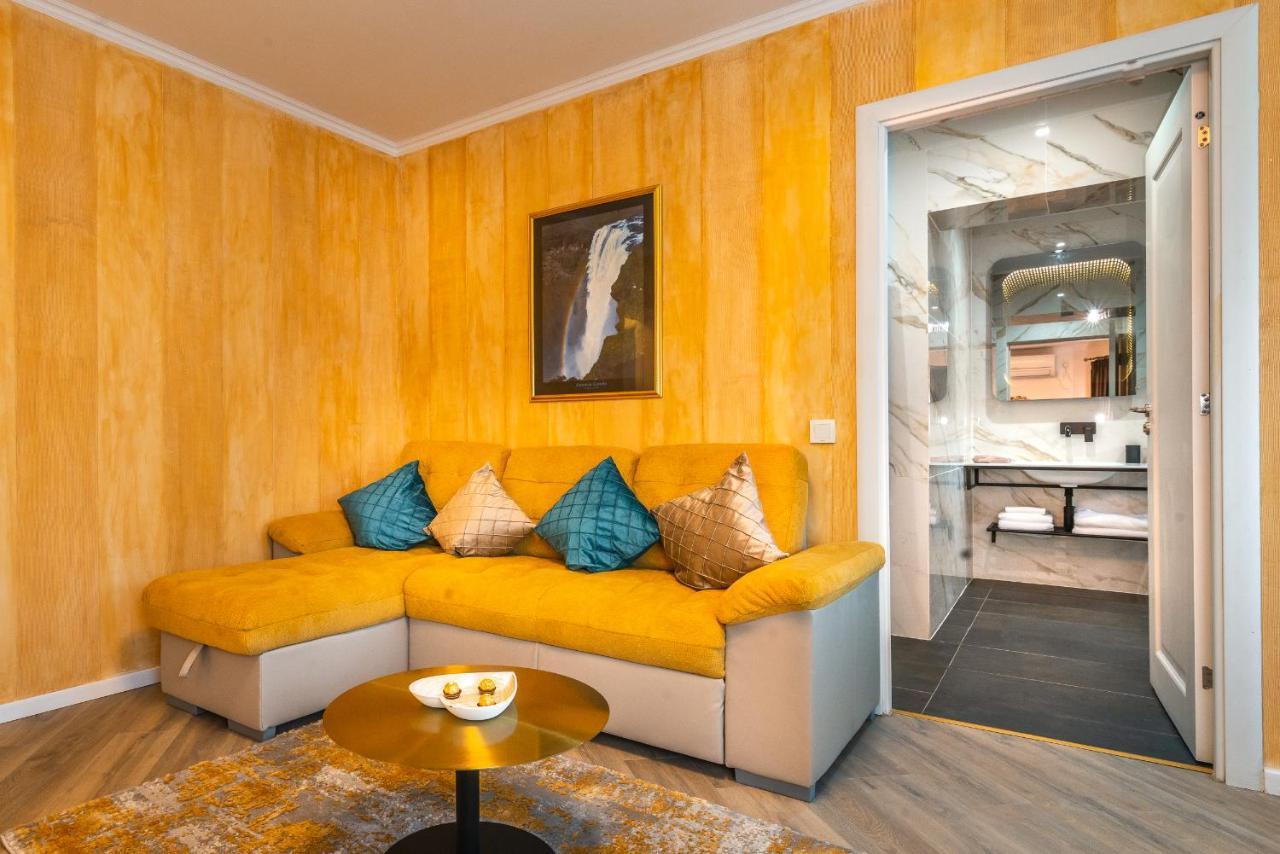 Hotel Korona ซิวิโชอารา ภายนอก รูปภาพ