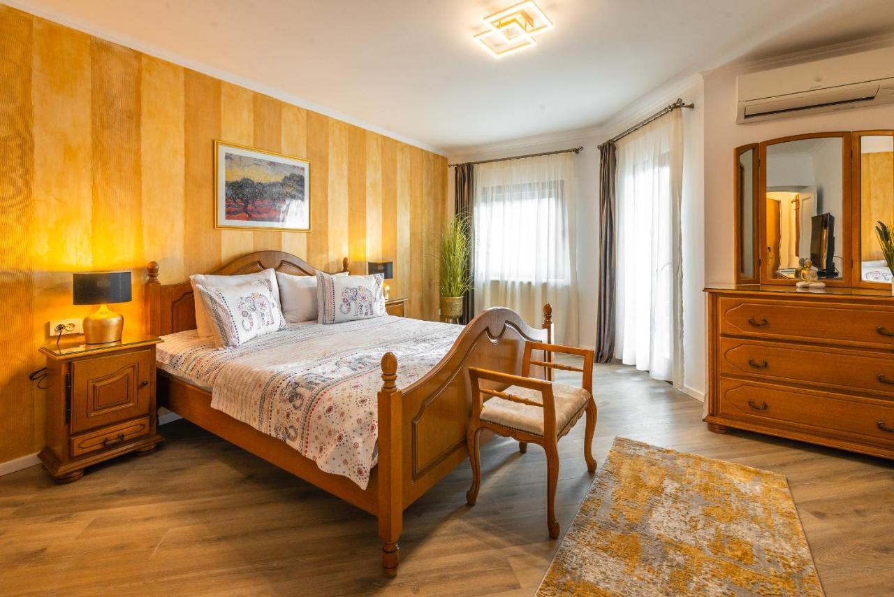 Hotel Korona ซิวิโชอารา ภายนอก รูปภาพ