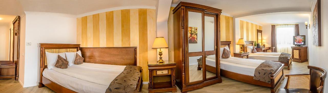 Hotel Korona ซิวิโชอารา ภายนอก รูปภาพ