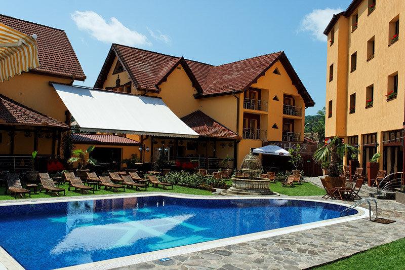 Hotel Korona ซิวิโชอารา ภายนอก รูปภาพ
