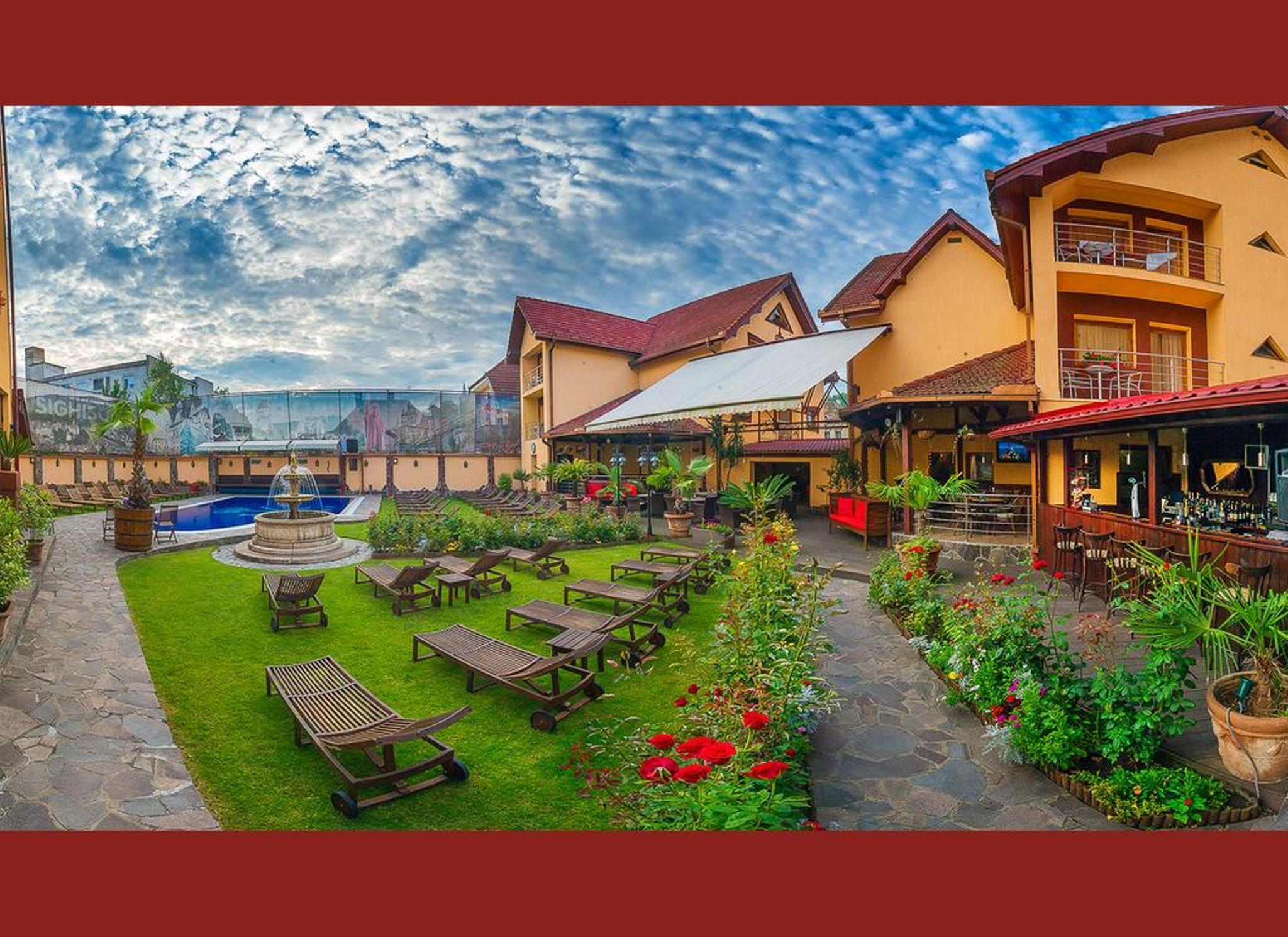 Hotel Korona ซิวิโชอารา ภายนอก รูปภาพ