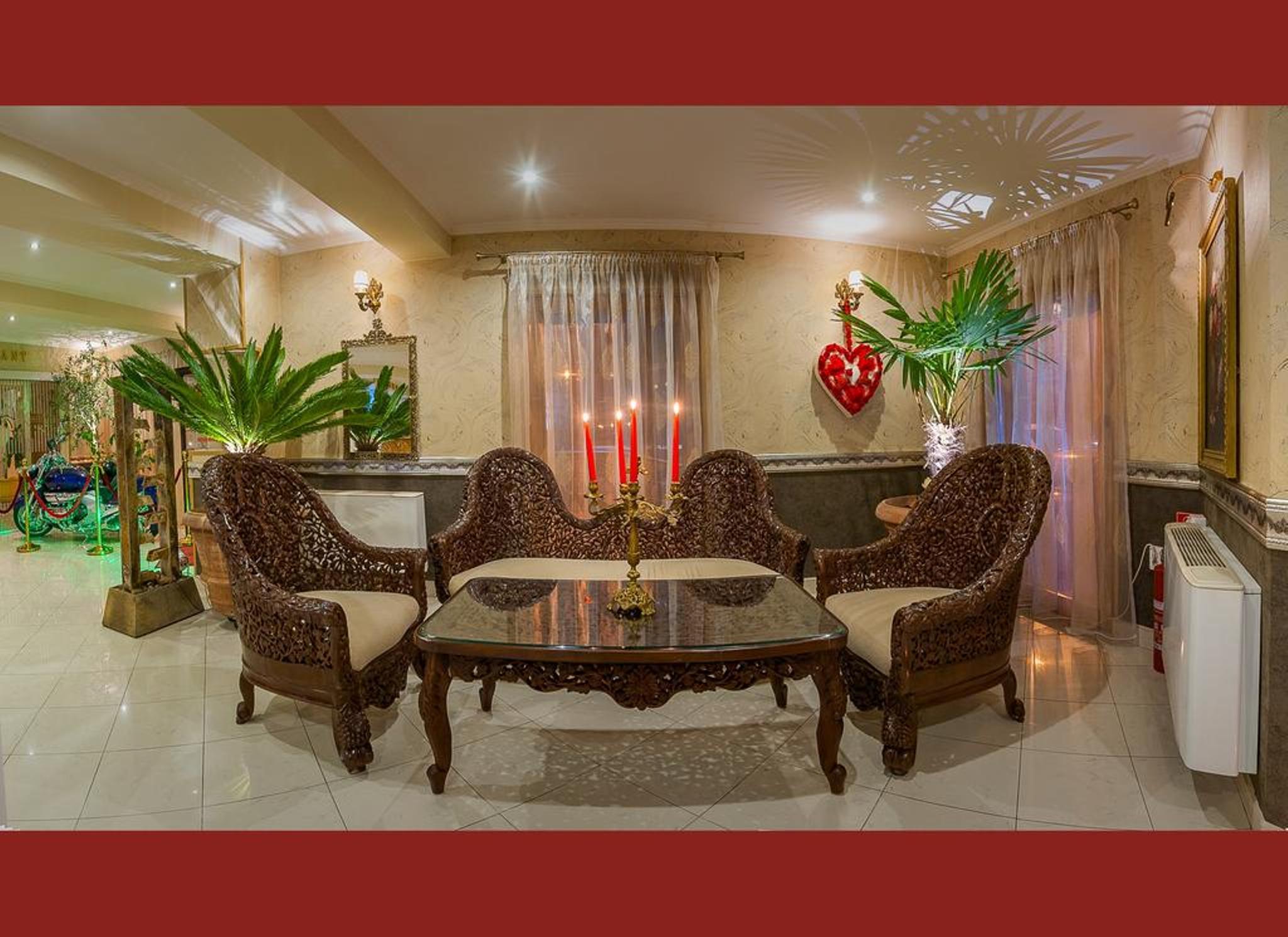 Hotel Korona ซิวิโชอารา ภายนอก รูปภาพ