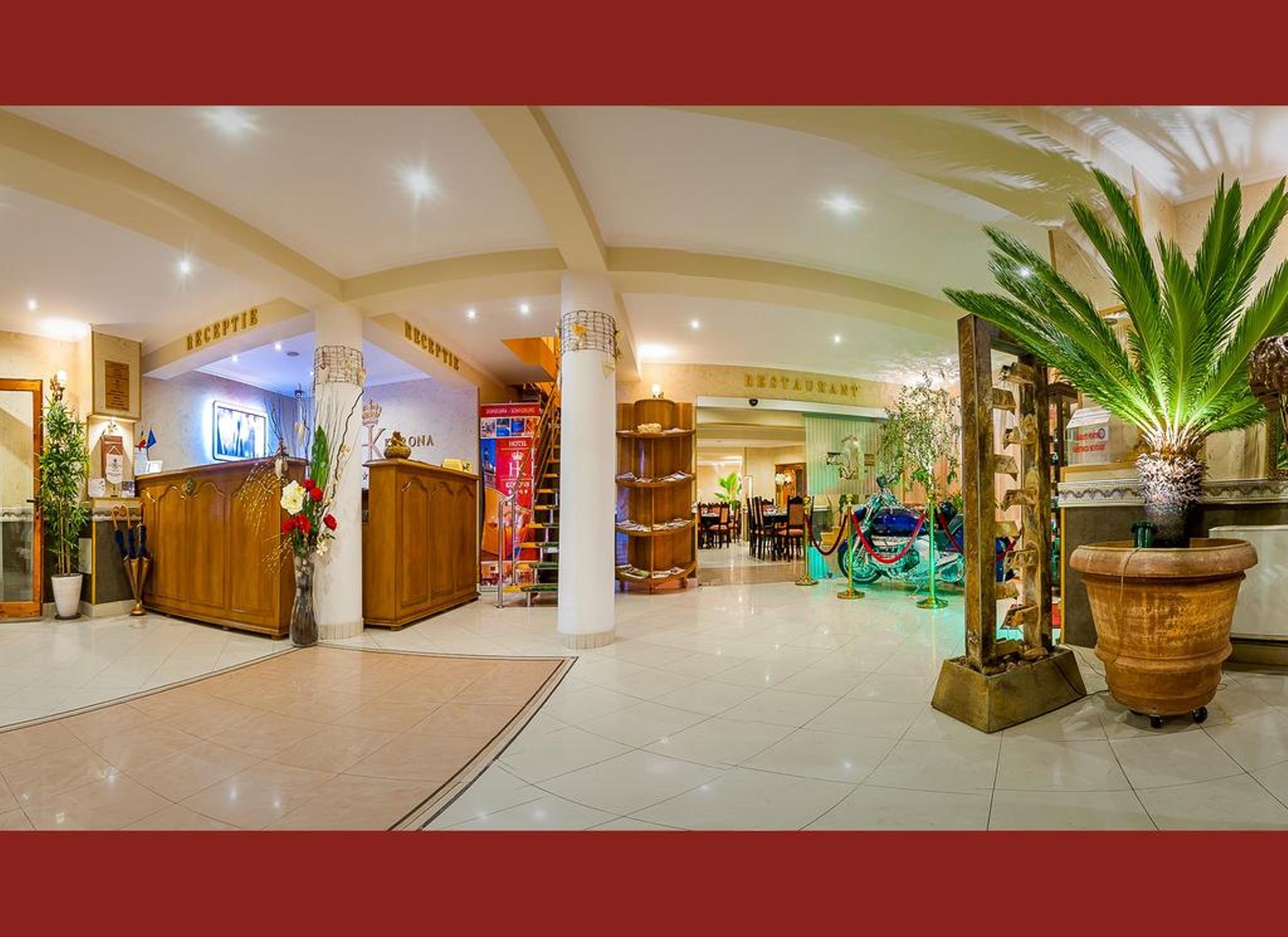 Hotel Korona ซิวิโชอารา ภายนอก รูปภาพ