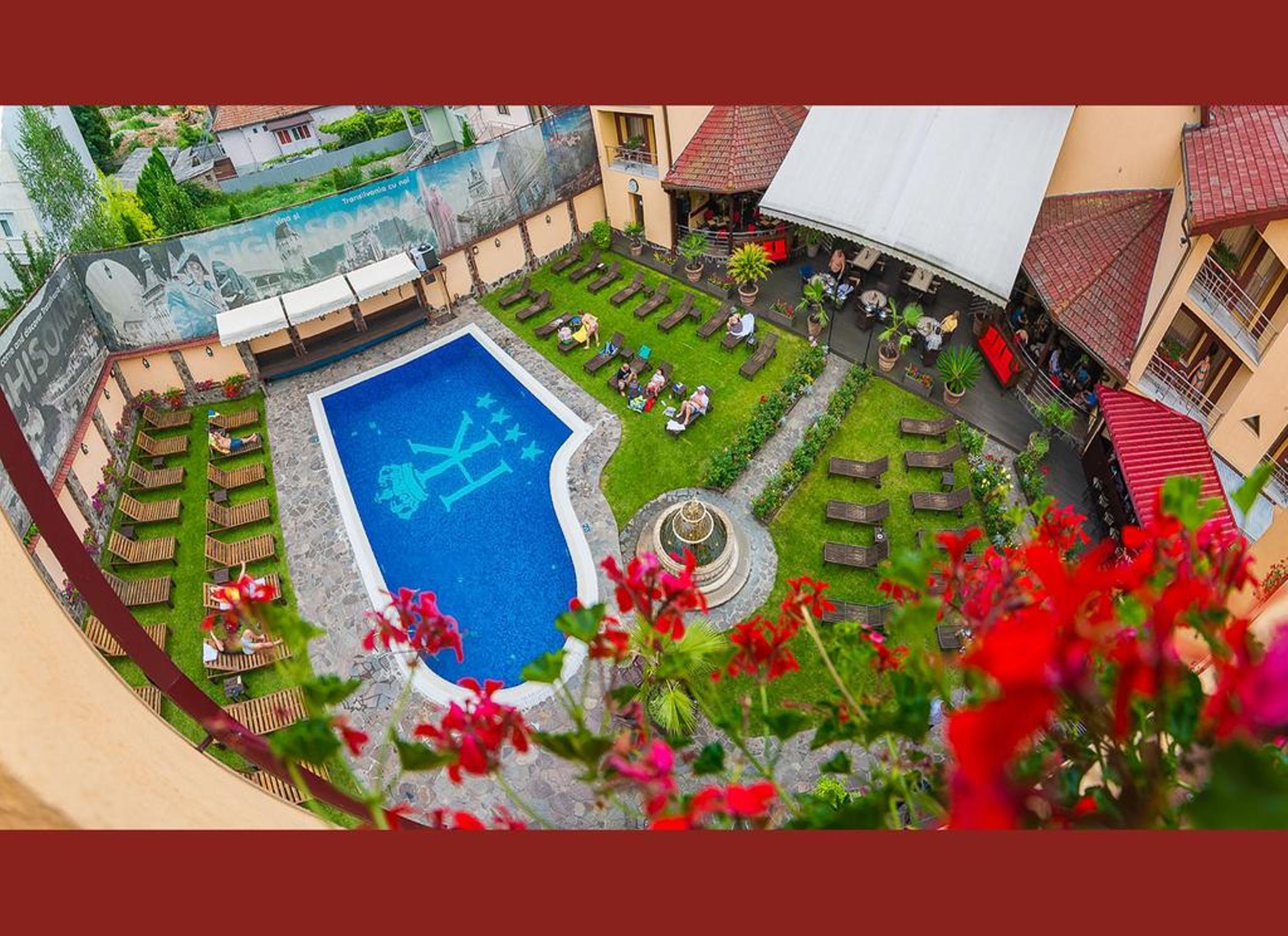 Hotel Korona ซิวิโชอารา ภายนอก รูปภาพ