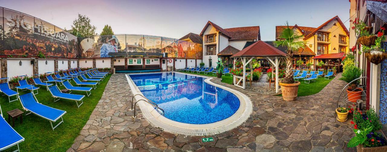 Hotel Korona ซิวิโชอารา ภายนอก รูปภาพ