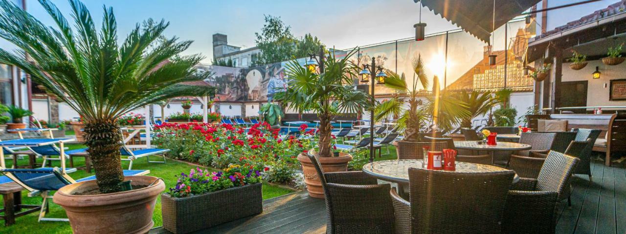Hotel Korona ซิวิโชอารา ภายนอก รูปภาพ